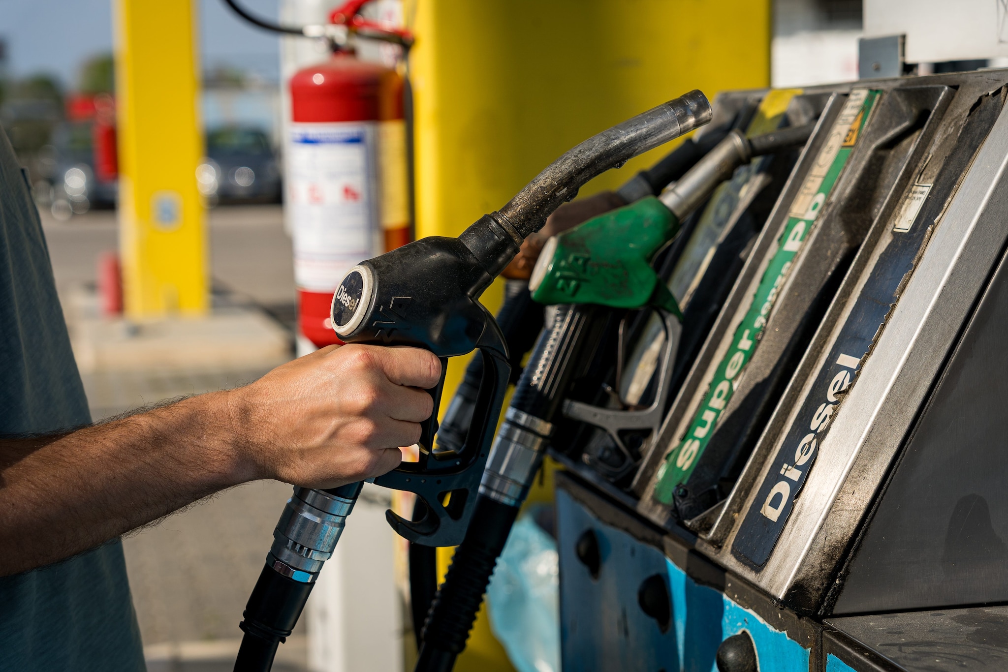 "La tregua in Iran non basta, i prezzi di energia e carburante non caleranno per mesi": l’analisi di Nicolazzi
