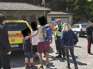Bimbo di 9 anni si allontana dalla famiglia sull’Appennino parmense, ritrovato illeso ore dopo dal Soccorso Alpino