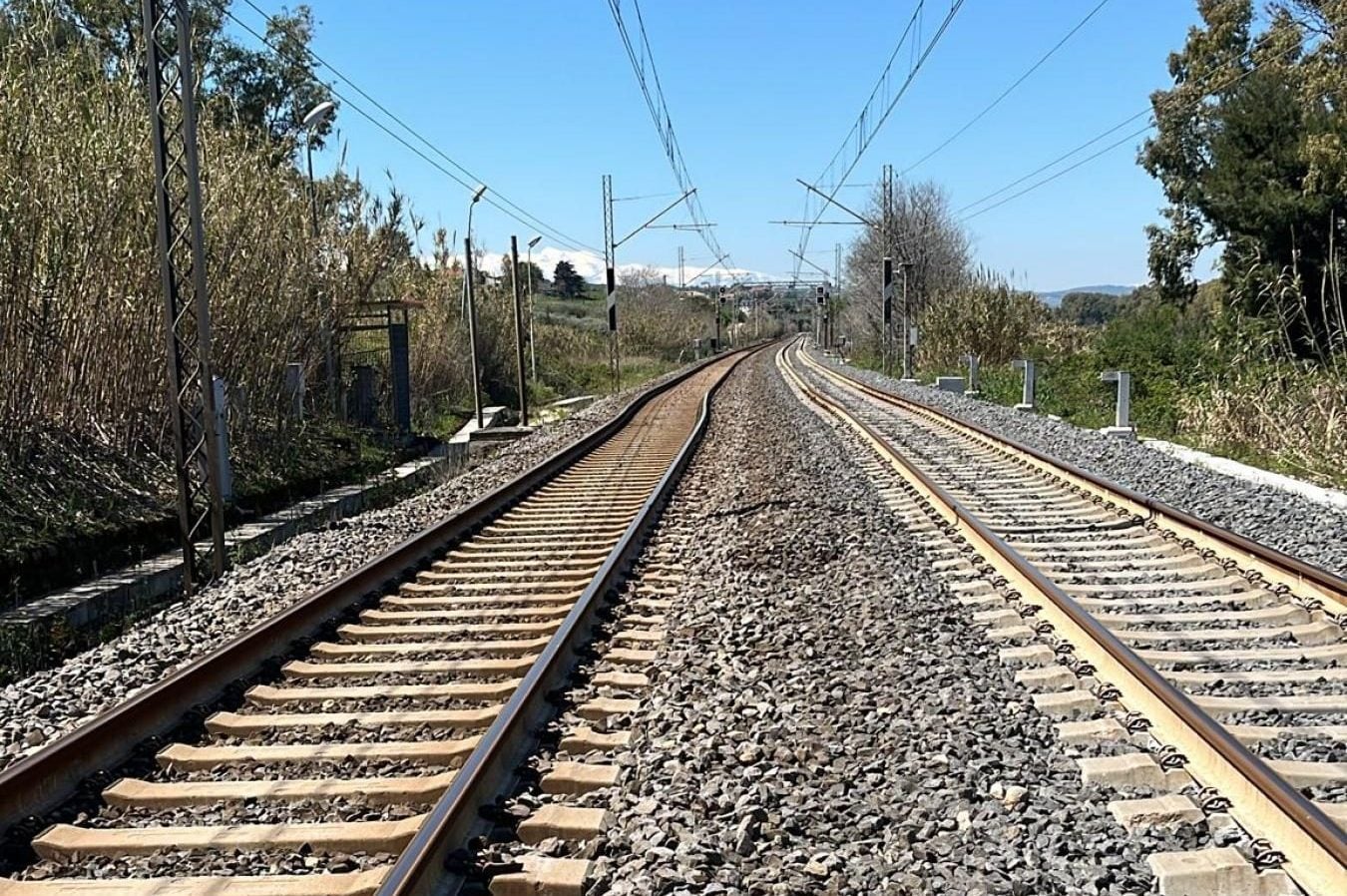 Molise, la frana di Petacciato continua a muoversi: treni cancellati poi ripristinati sulla linea ferroviaria adriatica
