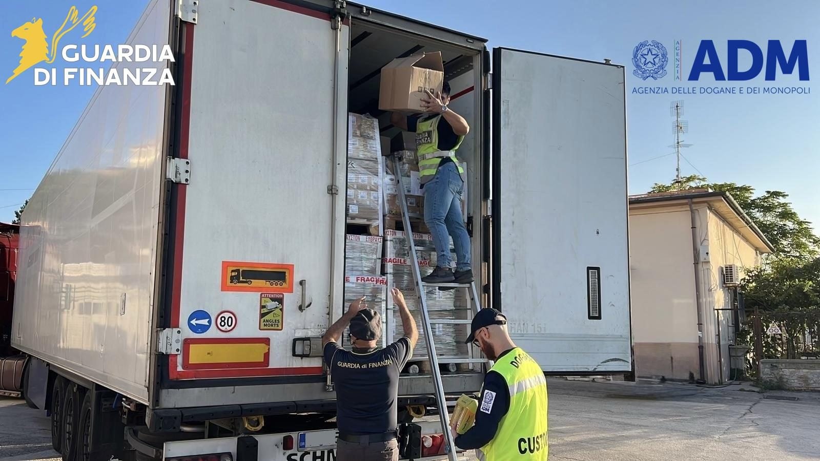 Tir con 30mila sostanze dopanti sequestrato ad Ancona: i farmaci erano nascosti tra vitamine e cosmetici