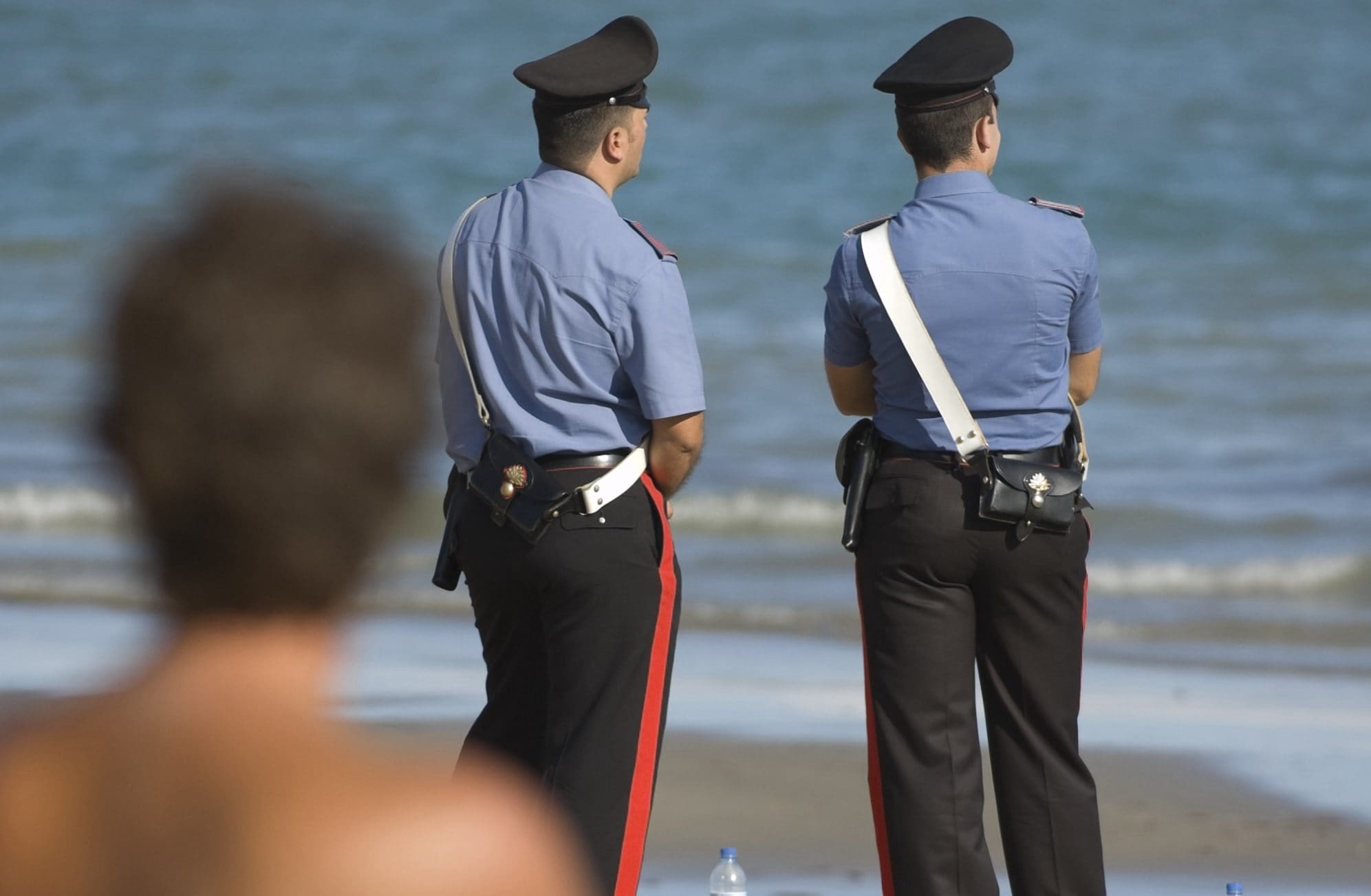 Pescatore sportivo trovato morto in mare a Bordighera, il corpo notato dai passanti: indagini in corso