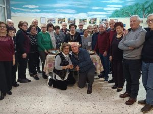 Centro anziani a rischio chiusura a Enna, in 70 si barricano per ore poi il lieto fine: “Dal Comune ok a restare”