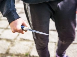 Vicenza, rapine e violenza sessuale ai giovani in auto di notte: arrestati 1 maggiorenne e 2 minorenni