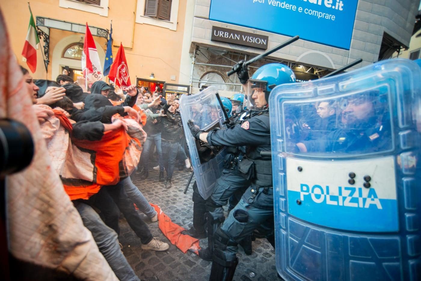 Rave, blocchi stradali, migranti: sulla sicurezza siamo vittime di un'enorme allucinazione collettiva