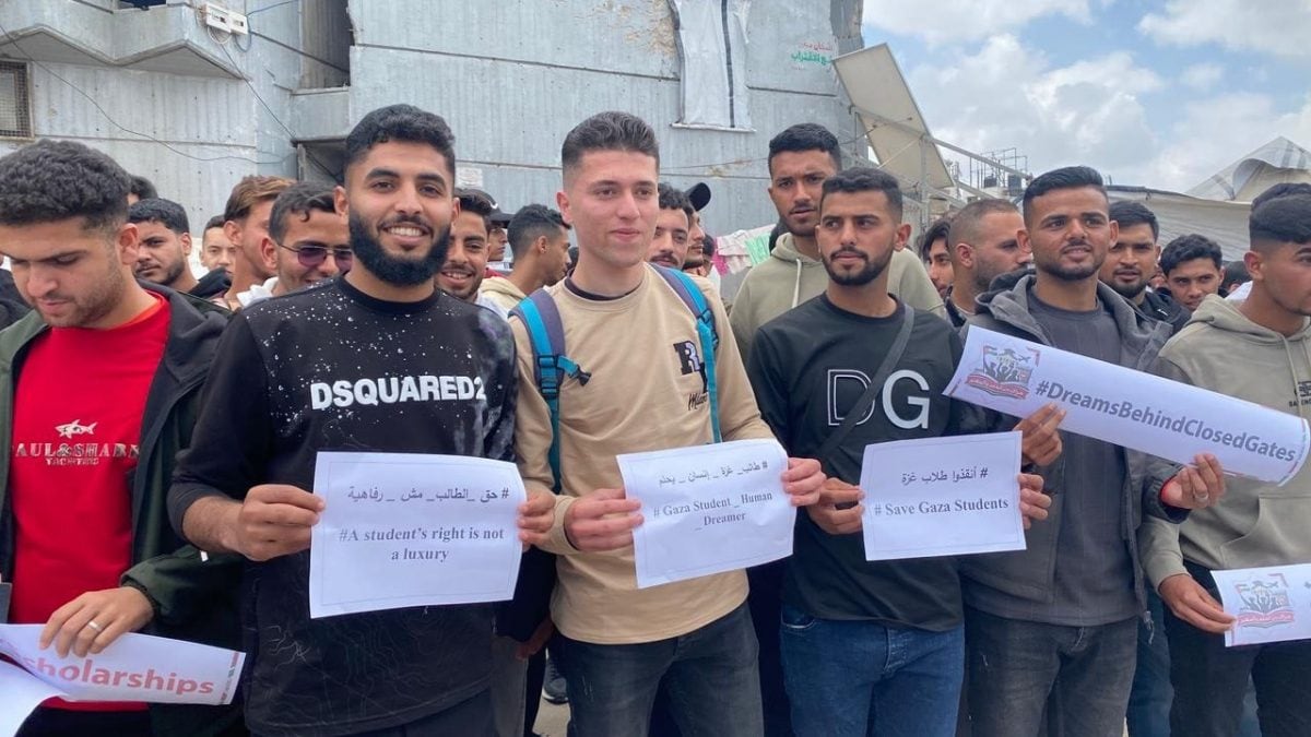 Gli studenti di gaza scendono in piazza per il loro diritto allo studio