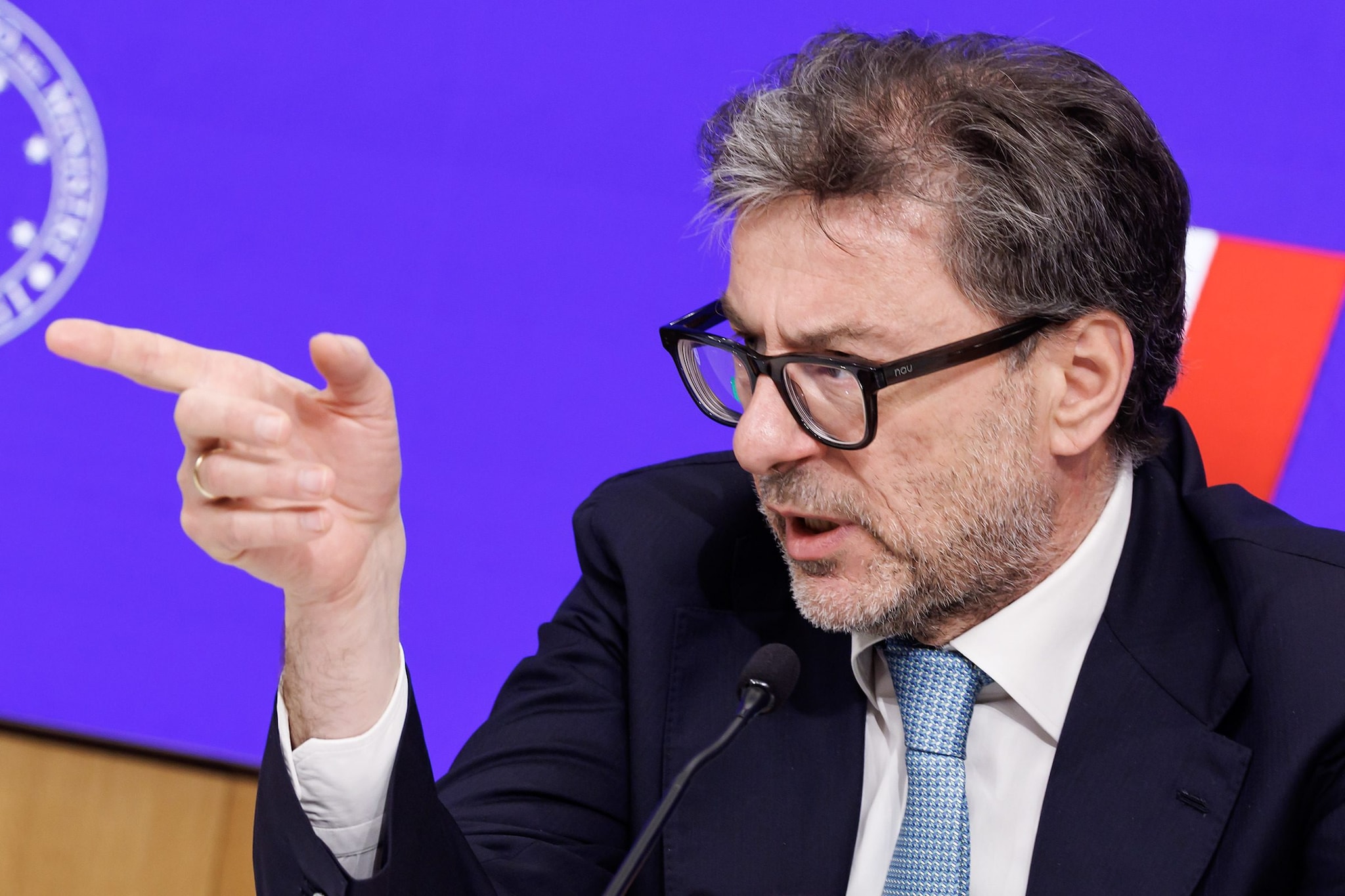 Dubbi di Giorgetti su aumento spese difesa: "Shock energetico priorità, valutare scostamento di bilancio su questo"