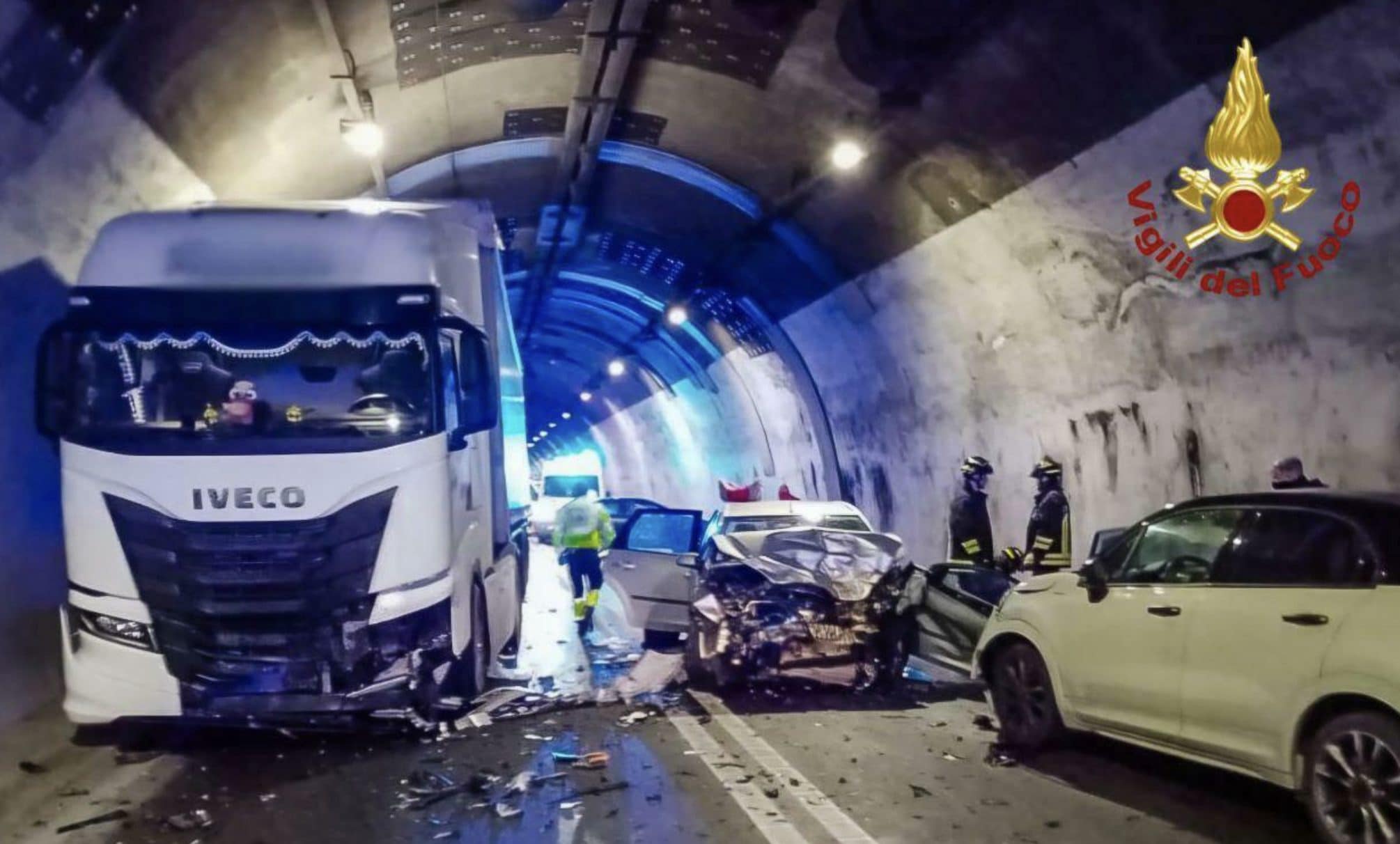 Incidente sotto la galleria del Montagnolo, scontro auto e tir: bimbo di 3 anni muore dopo 15 giorni di agonia