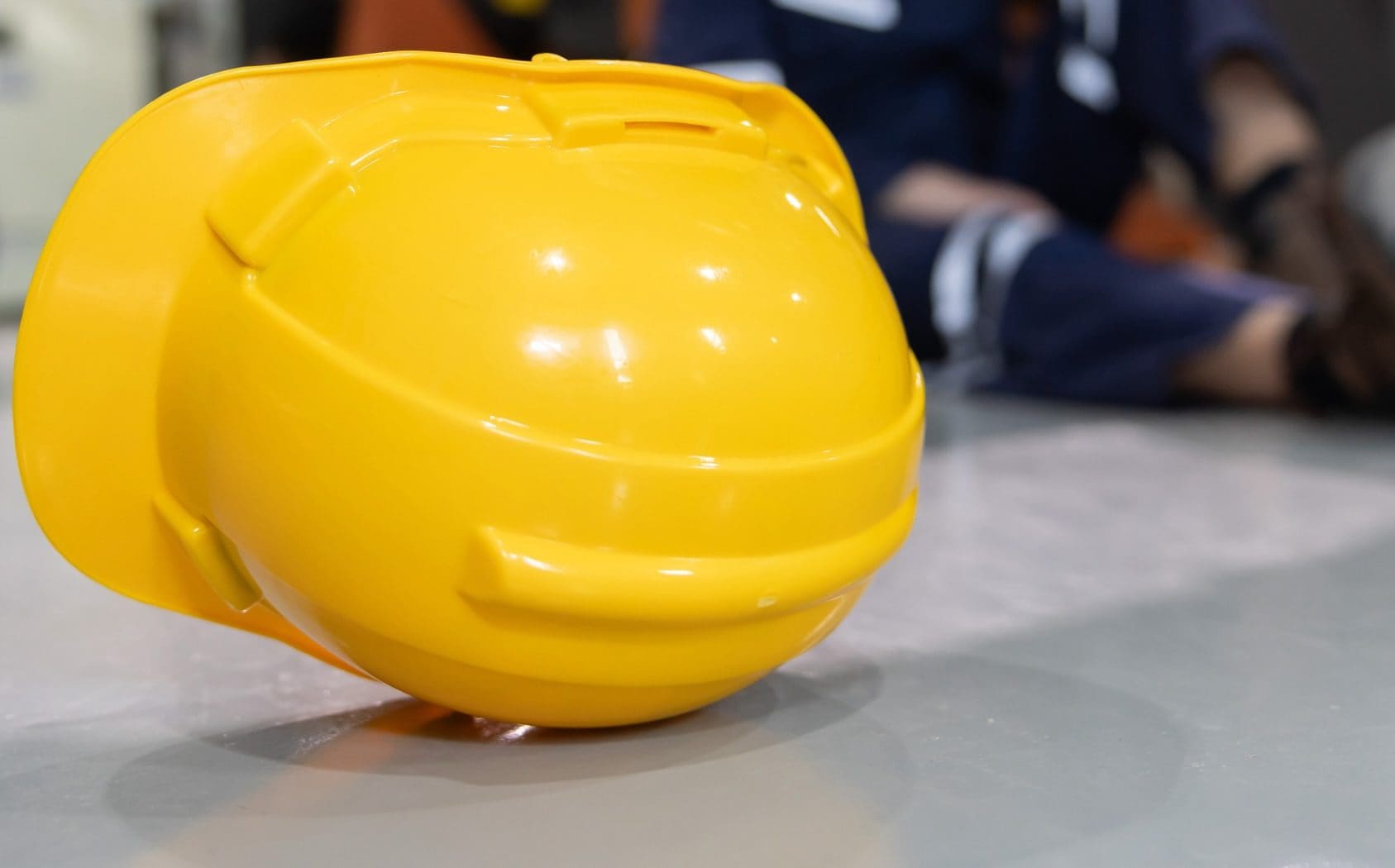 Colpito da un palo mentre lavora nel cimitero, operaio 38enne muore a Taranto: indagini in corso