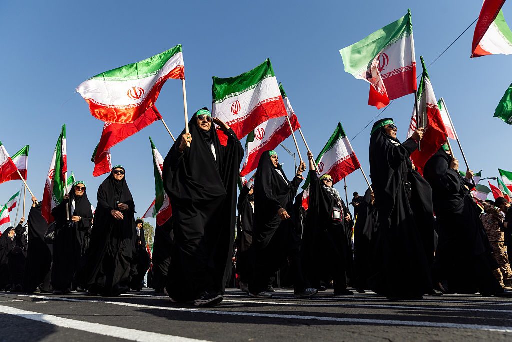 Iran, la guerra in diretta: Teheran conferma la chiusura di Hormuz: "Progressi nei colloqui con gli USA ma accordo ancora lontano"