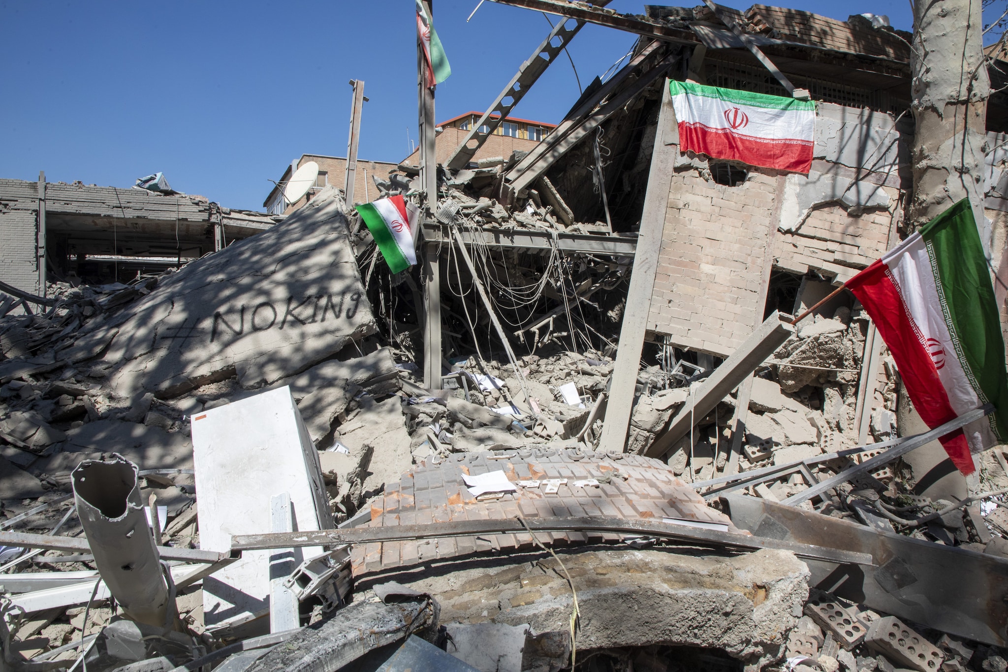 Iran, la guerra in diretta: nave Rich Starry sfida il blocco di Hormuz diretta in Cina ma fa marcia indietro, oggi colloqui Israele-Libano