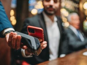 Lecce, maitre indagato per un furto da 45mila euro con il trucco delle “comande fantasma”