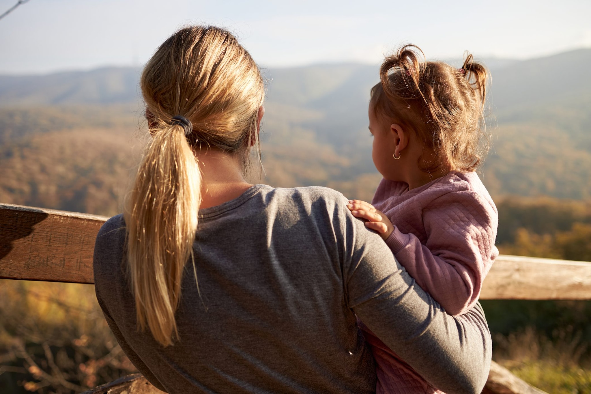La nuova relazione di Cantelmi, psichiatra della famiglia nel bosco: "Grave sofferenza psicologica per i bimbi"