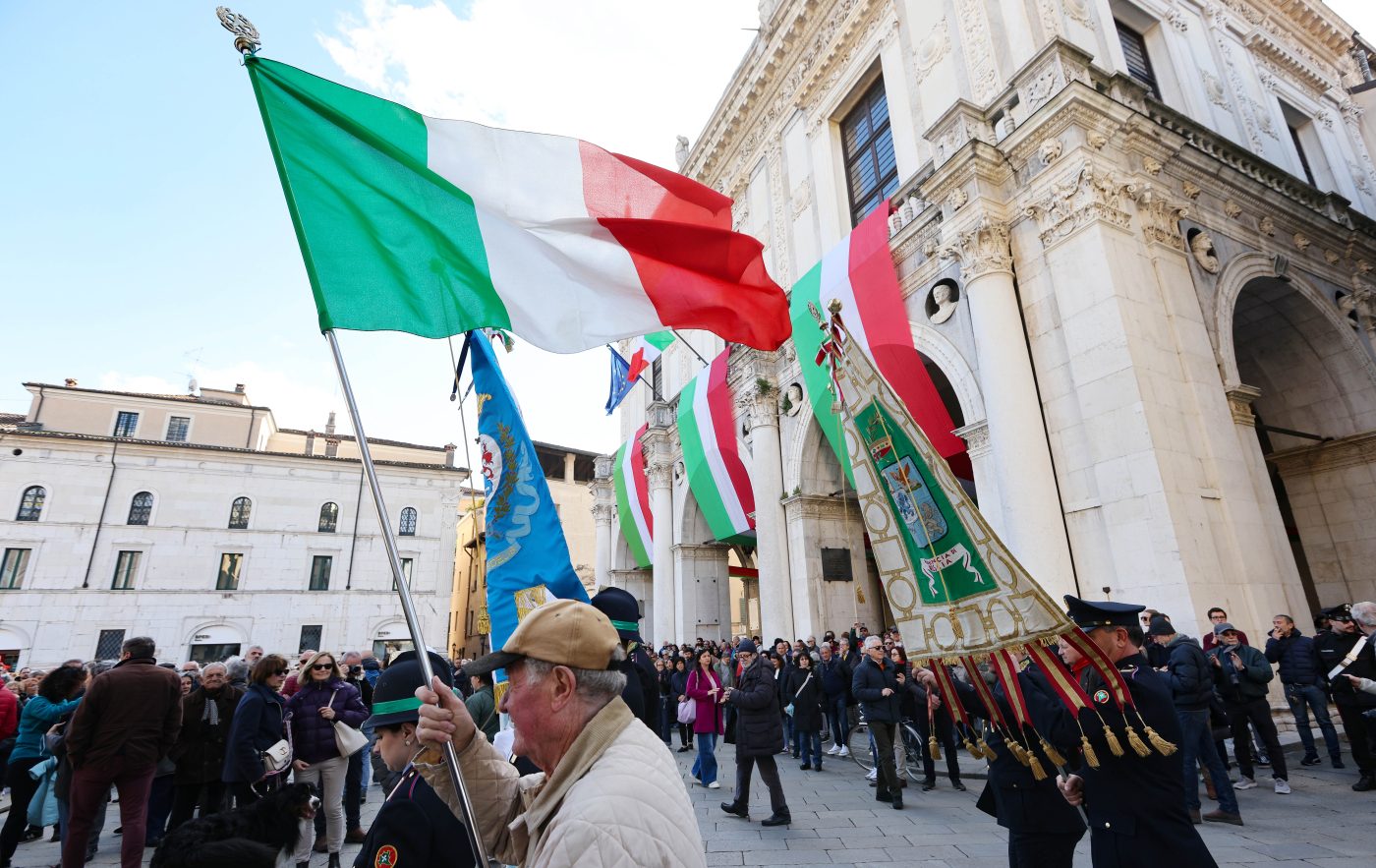 Manifestazioni 25 aprile, in diretta i cortei in Italia: piazze, eventi e celebrazioni tra Milano, Roma a Napoli
