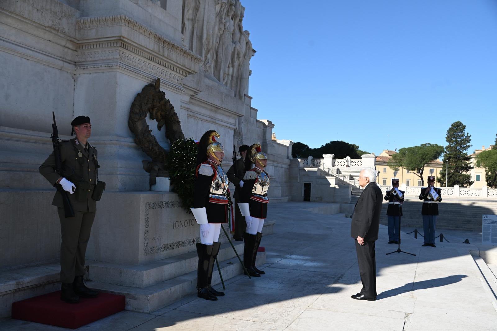 25 aprile, i cortei in diretta in Italia: Mattarella depone una corona all’Altare della Patria: eventi tra Milano, Roma a Napoli
