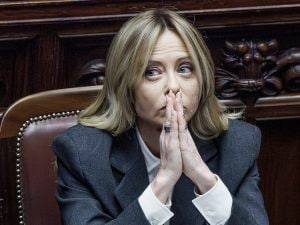 Sondaggi politici, tutto il centrodestra è in calo: Fratelli d’Italia perde più degli altri partiti
