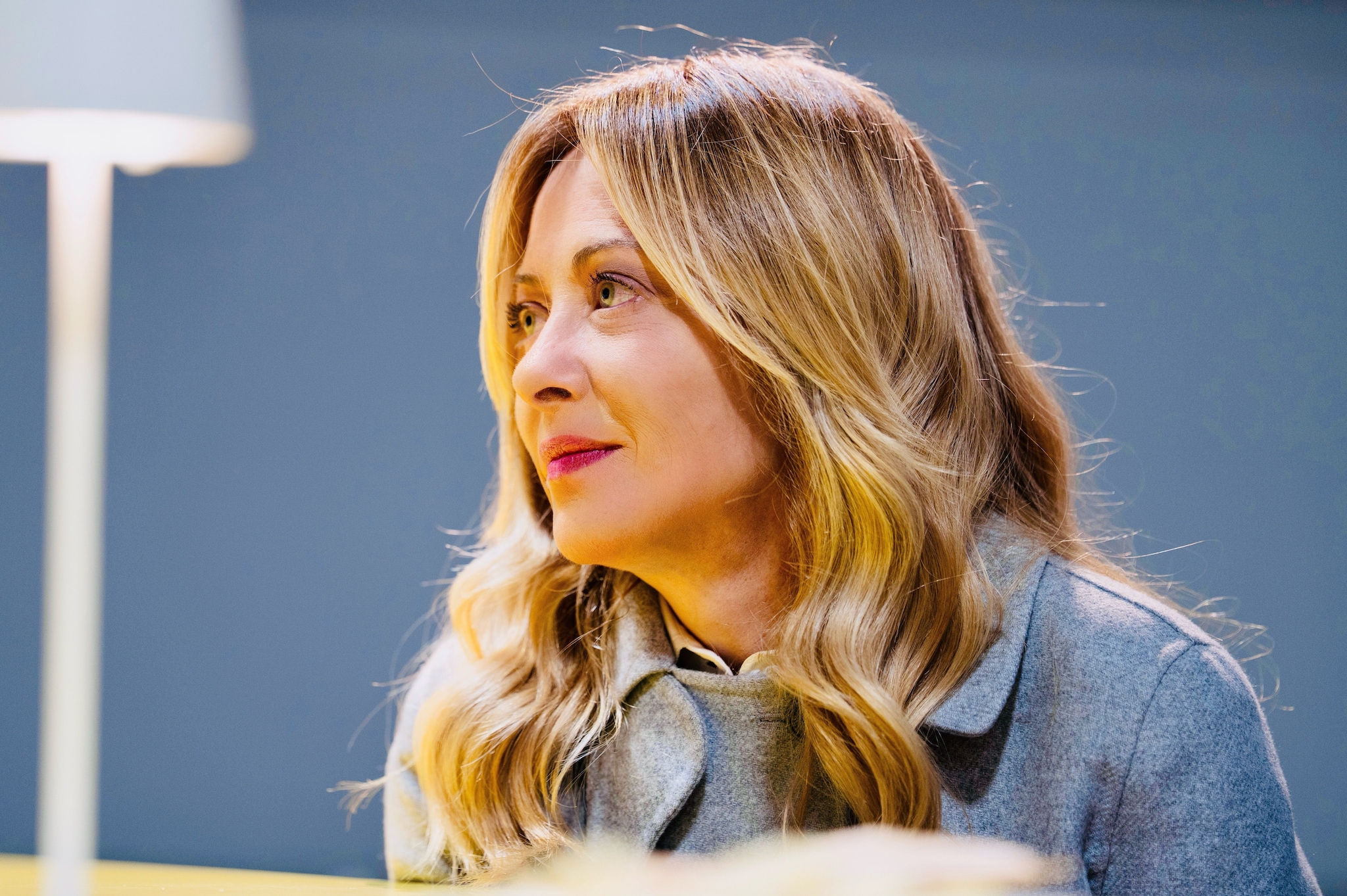 Governo, Trump ancora contro Meloni, la premier incontra Zelensky: "Avanti con le sanzioni a Mosca e il finanziamento a Kiev": news in diretta