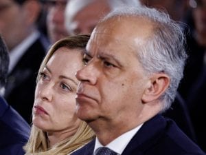 Il caso di Piantedosi e Claudia Conte potrebbe dare il colpo di grazia al governo Meloni