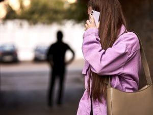 Violenta una giovane in strada e prende a testate il carabiniere intervenuto: arrestato a Taranto