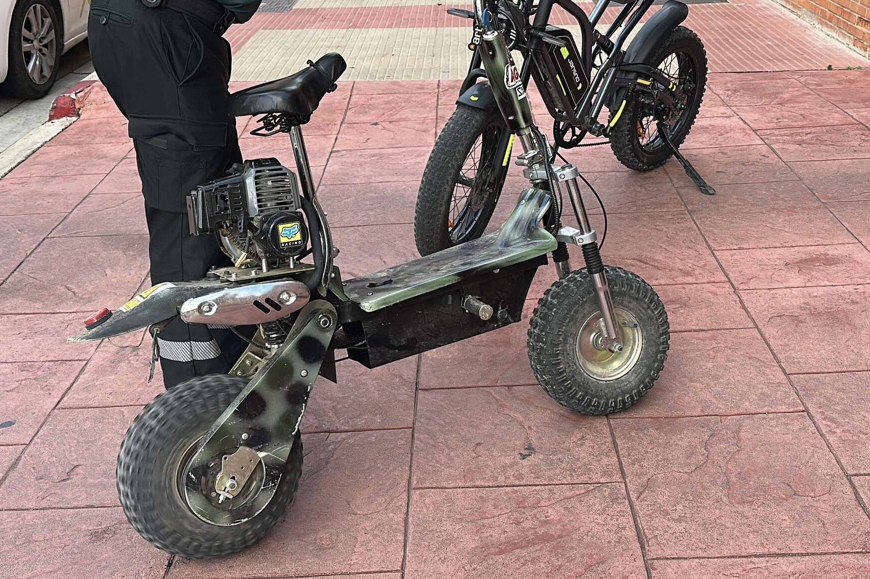 Parma, guidava un monopattino truccato che poteva raggiungere i 100 km/h: 6000 euro di multa