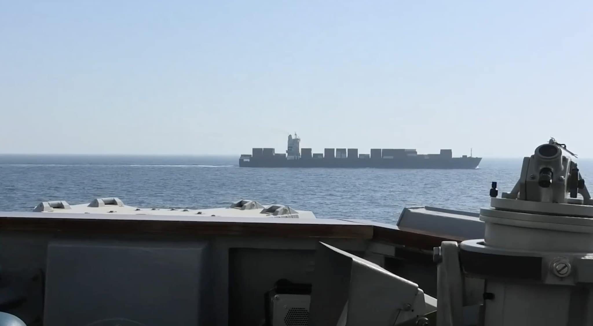 Iran, la guerra in diretta: gli Stati Uniti sequestrano una nave iraniana. Teheran: "Atto di pirateria, reagiremo presto"