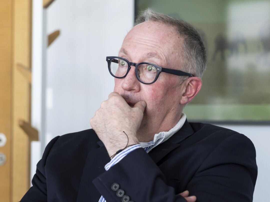 Crans-Montana, sindaco interrogato sul rogo del Constellation: sequestrato il suo cellulare