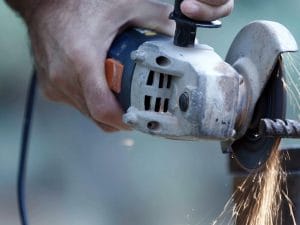 Folgorato mentre lavora su una cabina elettrica: operaio di 28 anni grave a Caltanissetta