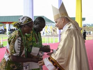 Scusate, ma è troppo facile difendere il Papa e poi fare quel che dice Trump