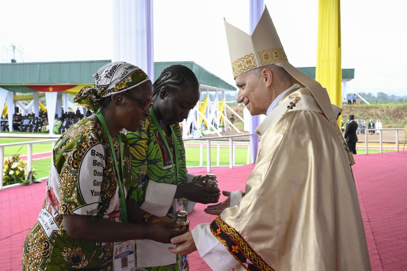 Scusate, ma è troppo facile difendere il Papa e poi fare quel che dice Trump