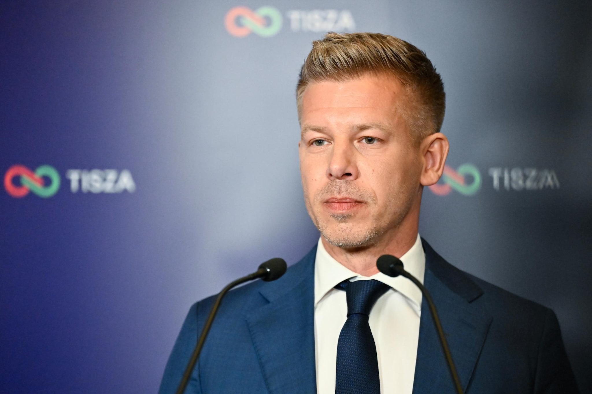 Chi è Peter Magyar, il leader del partito Tisza che ha sconfitto Orban alle elezioni in Ungheria