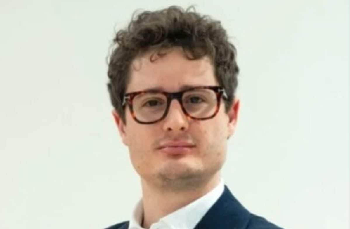 Camion perde carico in A1 e le bobine schiacciano l'auto: Pietro Bellato muore a 25 anni, grave la fidanzata