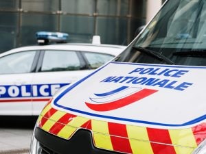 Regista di Josephine Ange Gardien arrestato per l’omicidio della compagna: spinta dal sesto piano a Parigi