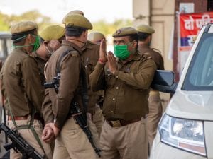 India, 9 poliziotti condannati a morte: uccisero padre e figlio perché violarono il lockdown Covid