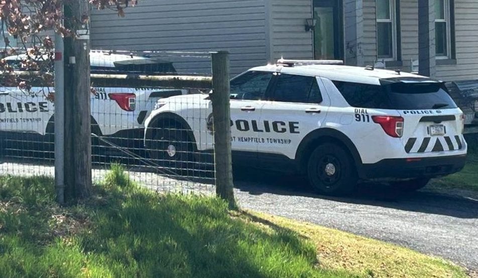 “Mangiava scarafaggi per la fame”, bimbo muore negli USA. Arrestata la madre: ha abbandonato sei figli