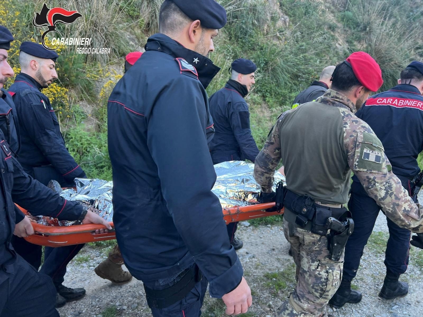 Reggio Calabria, anziano scomparso viene trovato vivo dopo una notte di ricerche: era in fondo a un dirupo