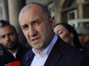 Elezioni in Bulgaria 2026, Radev vince con il 44,7%: chi è il filorusso anti-Ue con la maggioranza assoluta