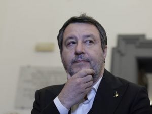 E ora ringraziamo tutti assieme chi diceva che il green era una follia e il futuro era il petrolio