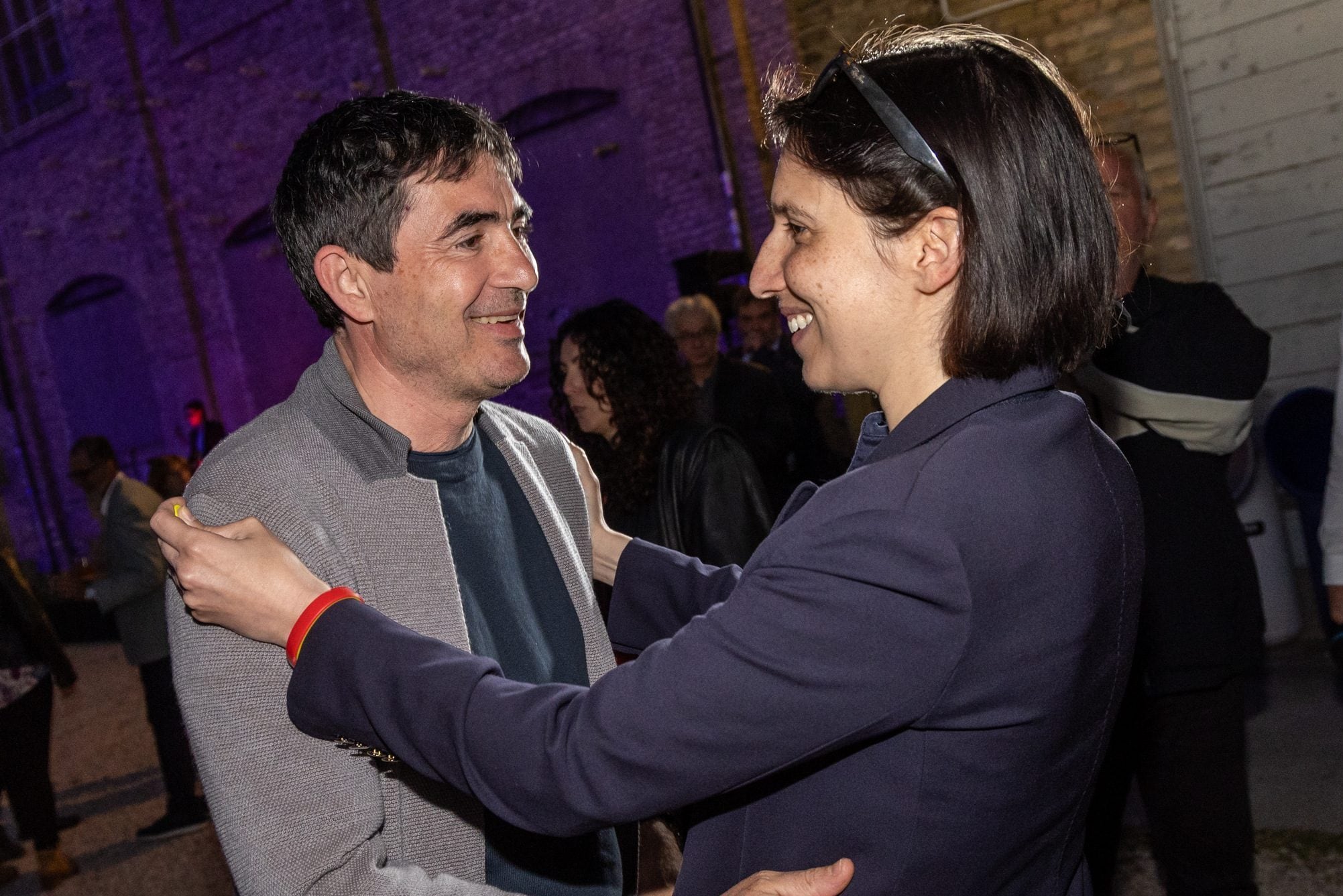 Sondaggi politici, il campo largo sale al 45,3% e sorpassa il centrodestra: cala la fiducia nel governo