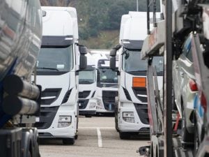 Sciopero autotrasportatori al via, dal 20 al 25 aprile rischio blocco merci in Italia per il caro carburante