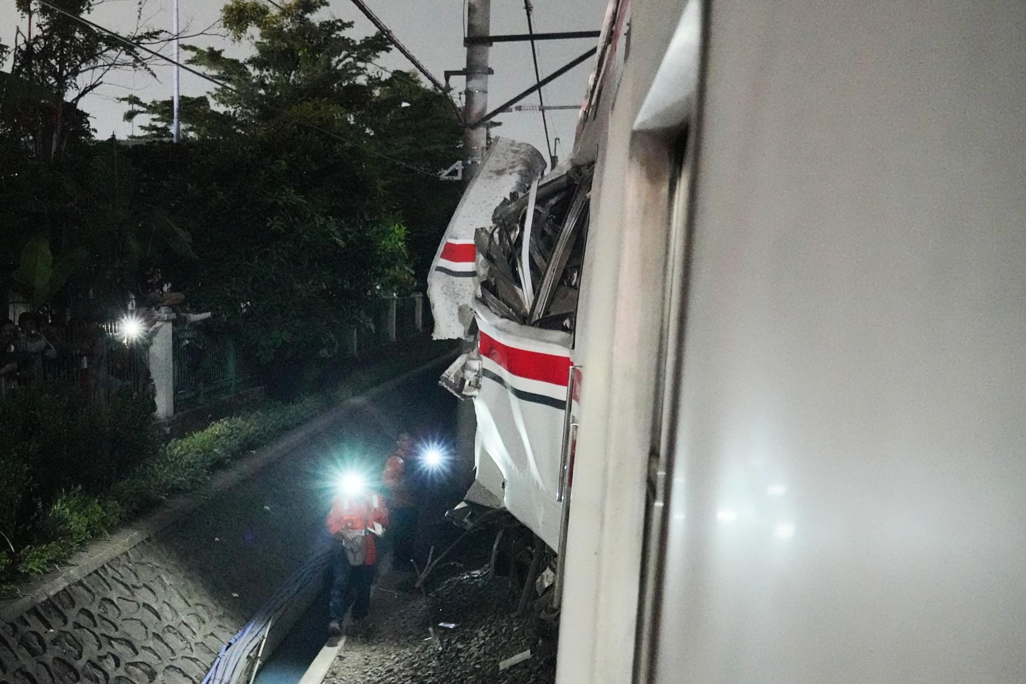 Scontro tra treni in Indonesia.