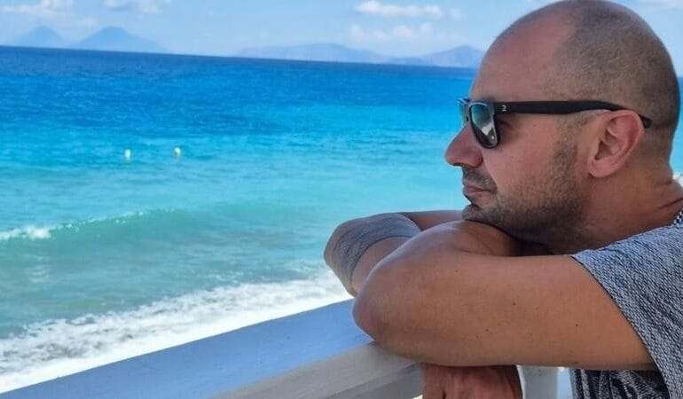 Litiga con l'amico e viene lasciato in autostrada da solo: Simone De Faenza travolto e ucciso da un tir