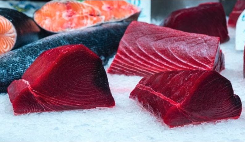 Mettono in freezer il pesce già scongelato: coppia di Piacenza finisce in ospedale per sindrome sgombroide