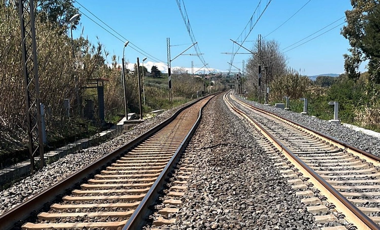 Frana di Petacciato, linea ferroviaria Adriatica riapre venerdì: decine di treni cancellati anche oggi