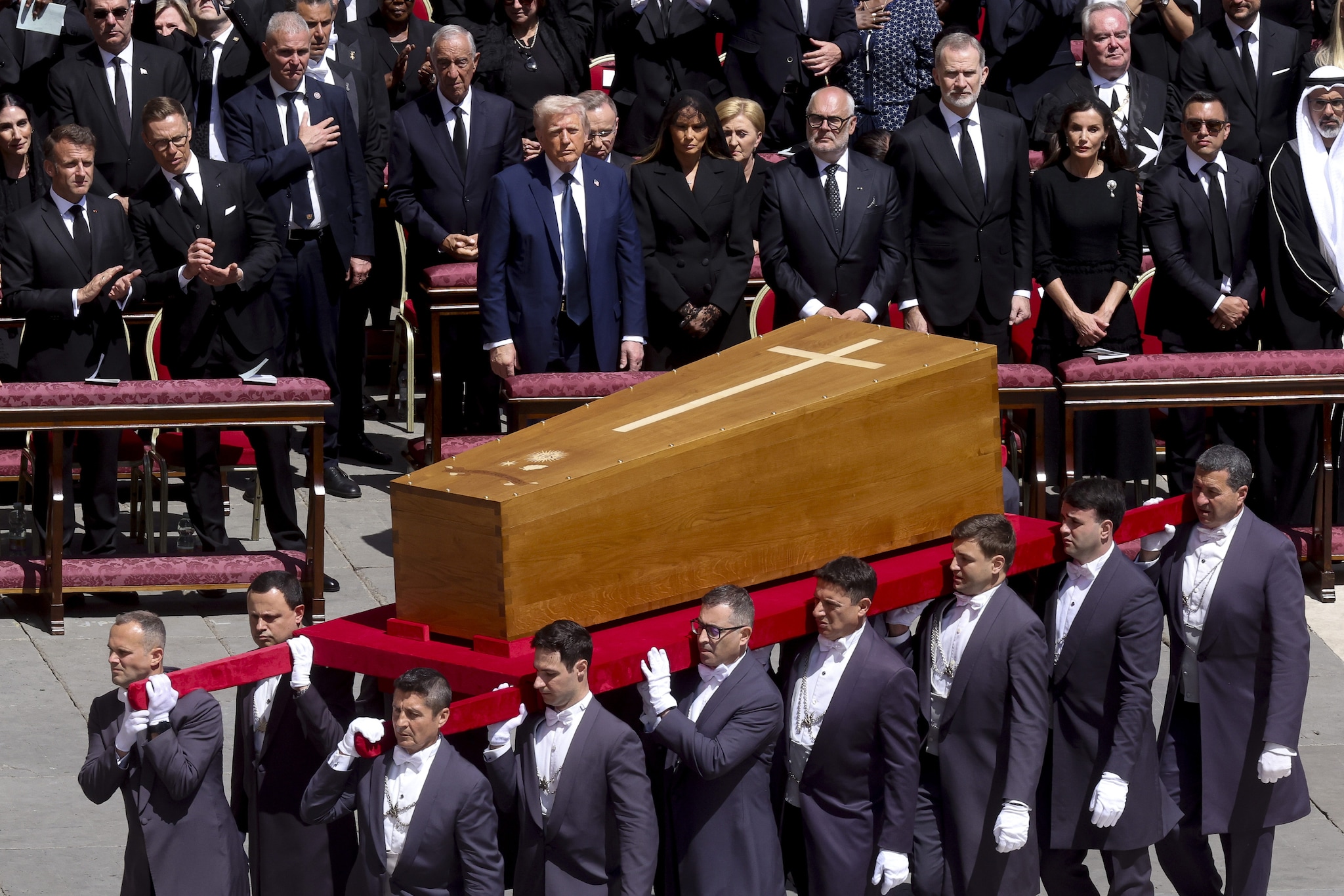 Donald Trump ai funerali di Papa Francesco lo scorso anno