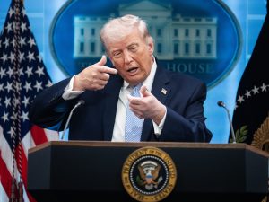 Iran, la guerra in diretta: Teheran minaccia: “Se attaccati uranio al 90%”, Trump: “Chi dice che sta vincendo è un traditore”