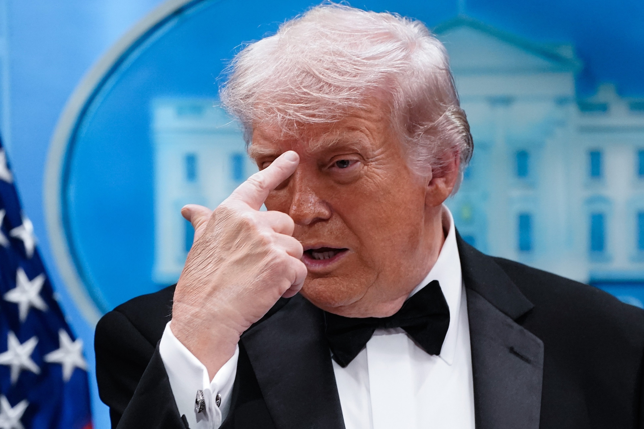 Guerra Iran-USA, Trump: "Pronti a cambiare strada se non arriverà accordo, voglio risposta da Teheran stanotte"