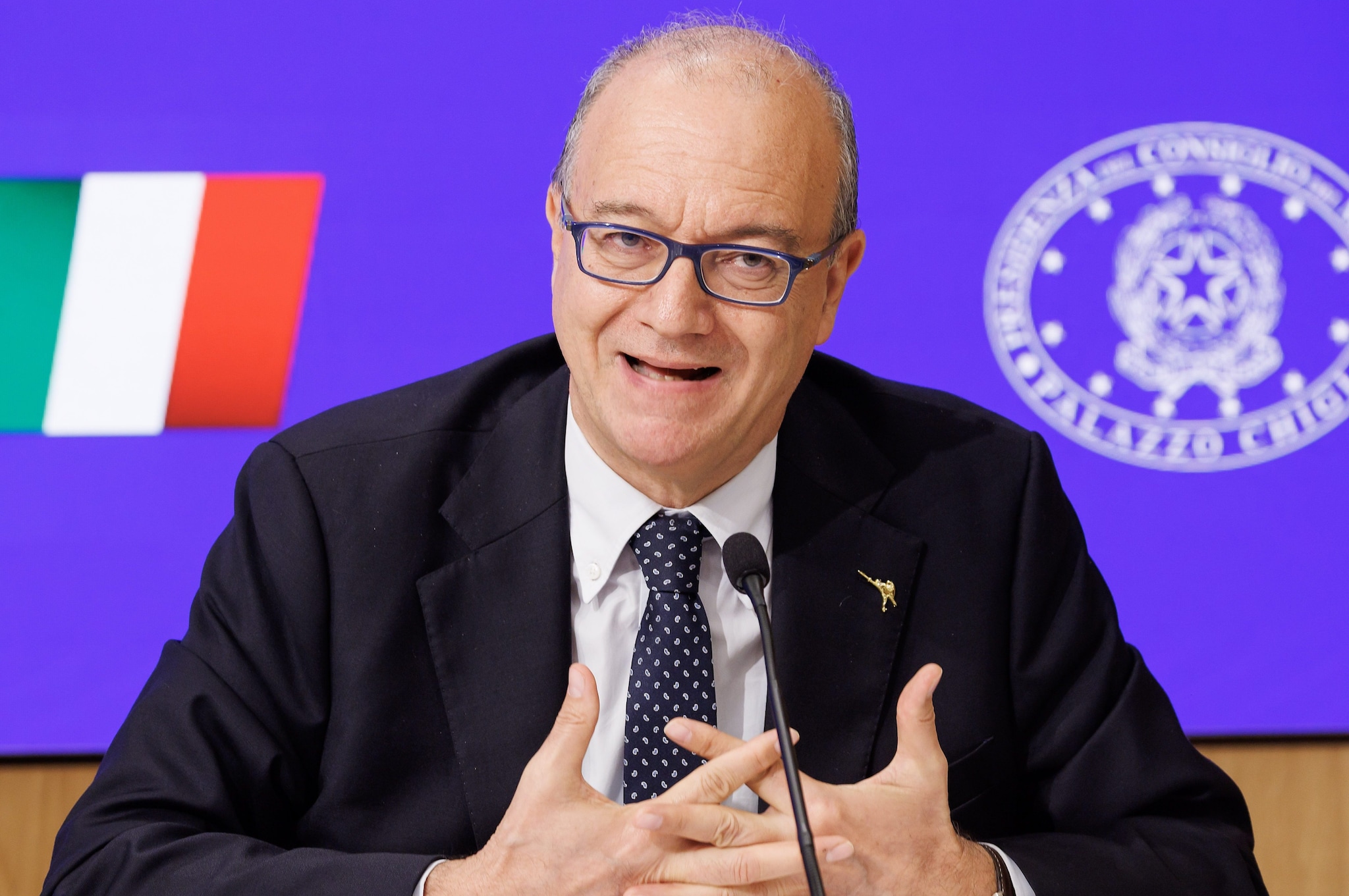 Nelle Indicazioni per i licei la commissione del ministero sceglie anche i libri da far comprare alle famiglie