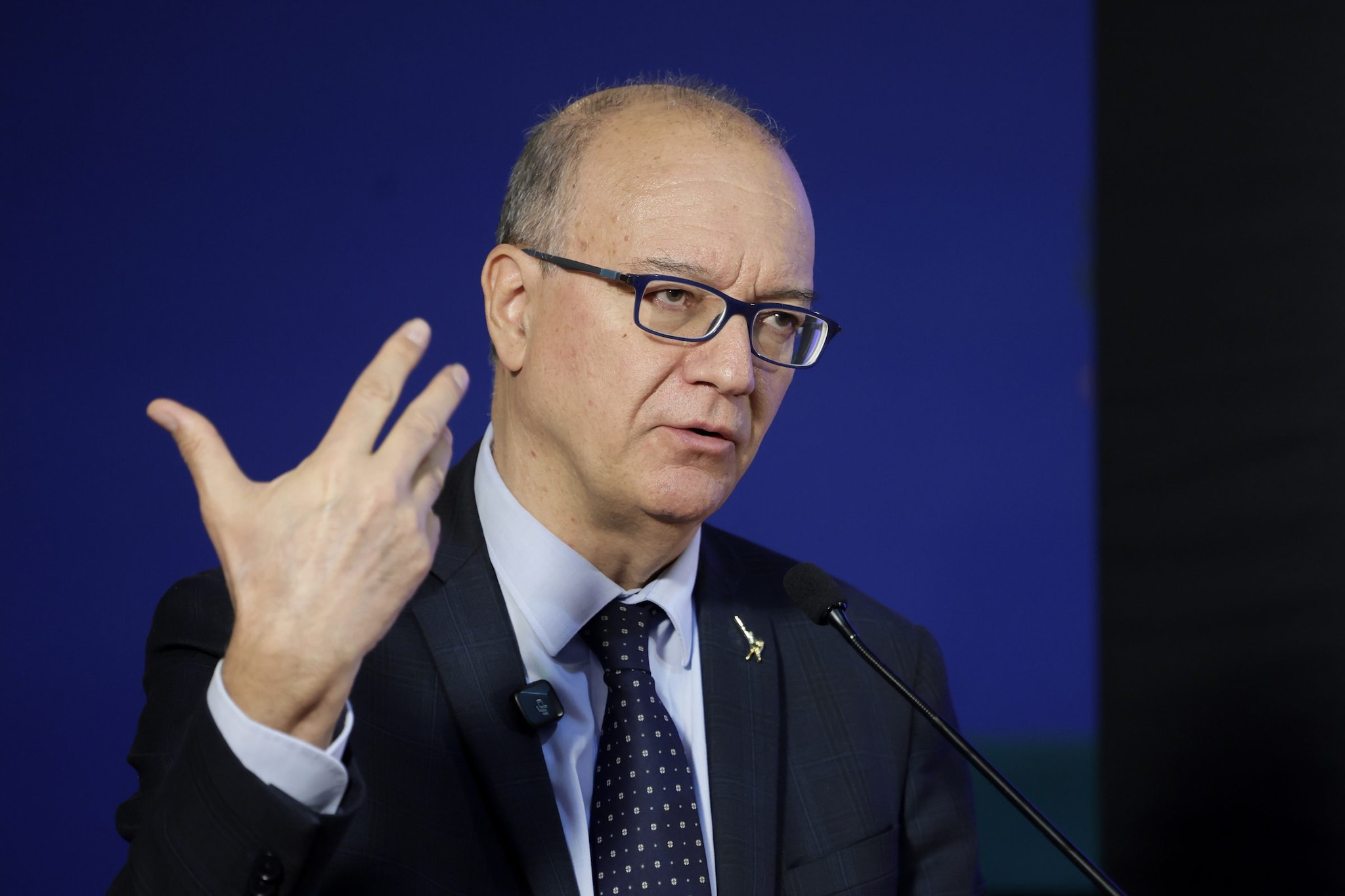 Geostoria scompare, entra l'Intelligenza artificiale: i nuovi programmi per i licei del ministero di Valditara