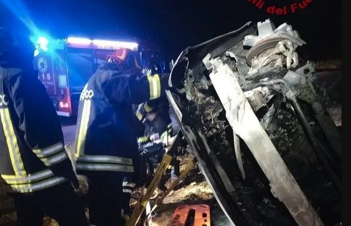Siena, esce di strada e si schianta contro il guardrail: 37enne trovato carbonizzato nell’auto