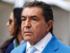 La telefonata che mostra il patto tra Melania Trump e Zampolli: “Ci copri le spalle, noi ti aiutiamo”