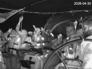 Flotilla, il racconto di chi ha subito l’abbordaggio israeliano: “Sparavano ad altezza uomo”